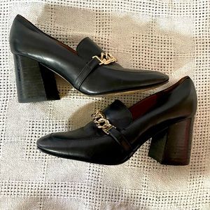 Nine West Gold Chain Heeled Loafer size 9M